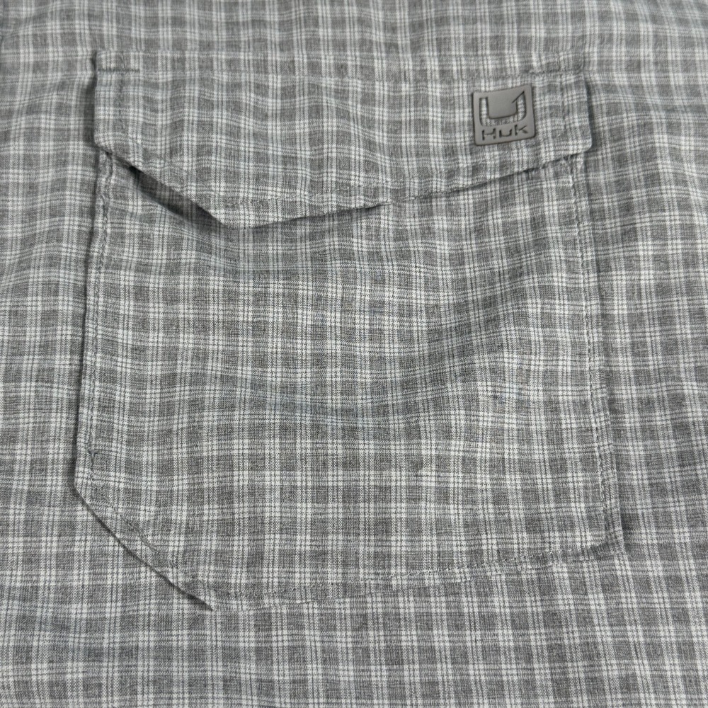 Huk Mens Grey Plaid Short Sleeve Button Down Fishing Shirt Size Medium Mesh Back - Picture 2 of 12